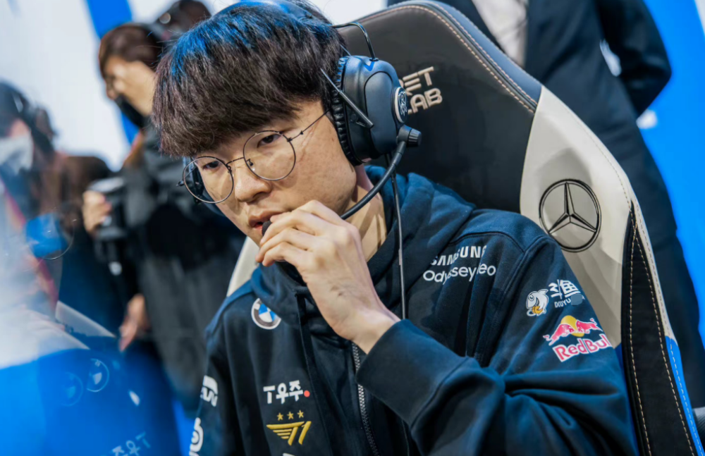 YABO-战术调整引发热议！，Faker在C9比赛中爆冷赢得满堂喝彩(添油战术兵家大忌)