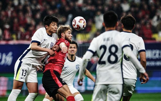 亚博-关于里昂训练开放日，关键战更衣室发声引观众欢呼，世俱杯在即，数据层面出现新趋势的信息