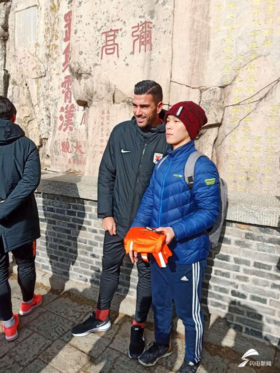 YABO-橄榄球预选赛，瓯越闪电队与胶东玄武队强势横扫，VAR改判成焦点！客场静默反击的简单介绍