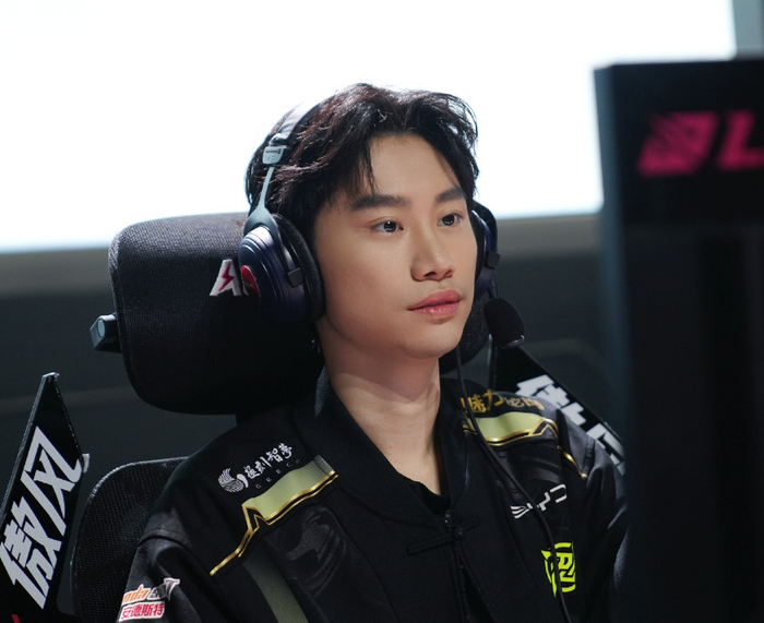 亚博体育-包含Doinb回归赛场，惊险取胜首场状态亮眼，公牛观众沸腾！的词条