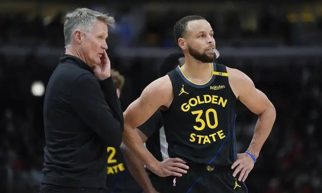 亚博-库里连续七场比赛得分超过势不可挡，快船挑战极限！的简单介绍